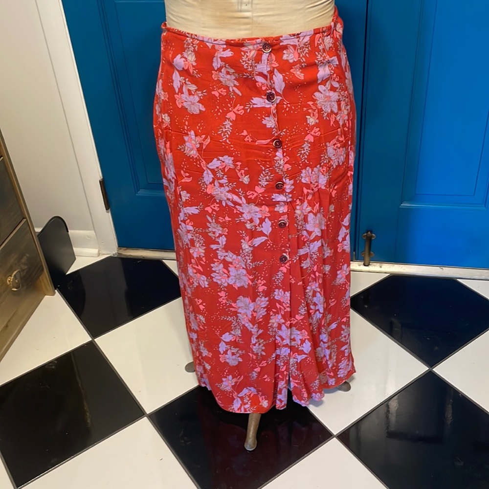Ladies button up full length skirt, size M by Chelsea & Theodore